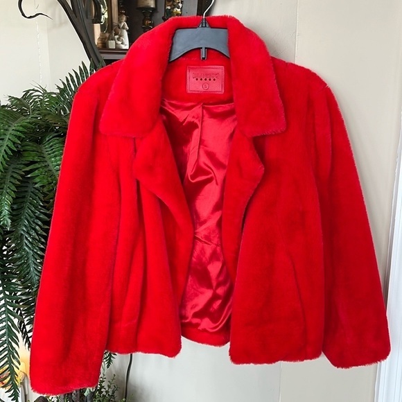 NWOT BLANK NYC Red Faux Fur Jacket Siren Bright Red Revolve Satin Lined Cozy - Picture 4 of 13